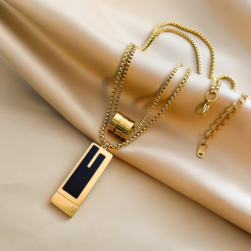 Exquisite and Stylish Necklaces are Perfect for Pairing with Sweaters